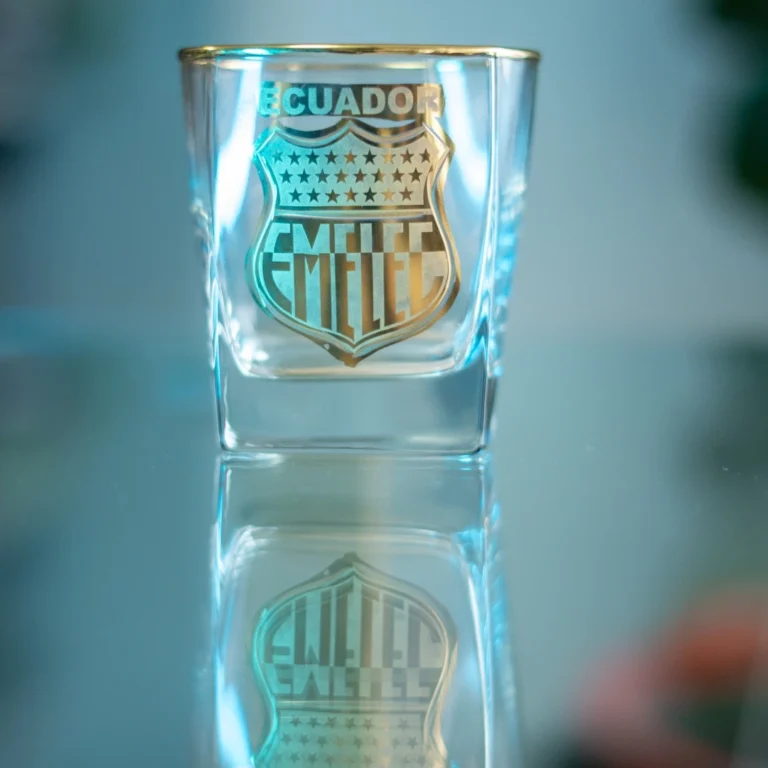 Vaso para whisky de Emelec con apliques de oro